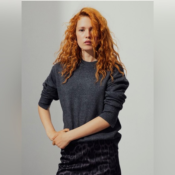 Fine-knit Sweater - Picture 2 of 4